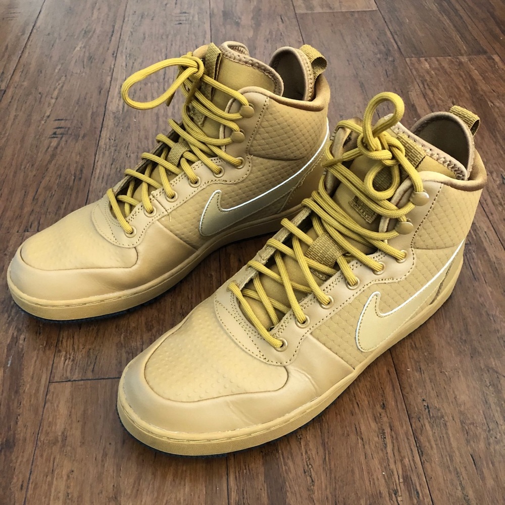 Nike Men’s Ebernon Mid Winter Sneaker